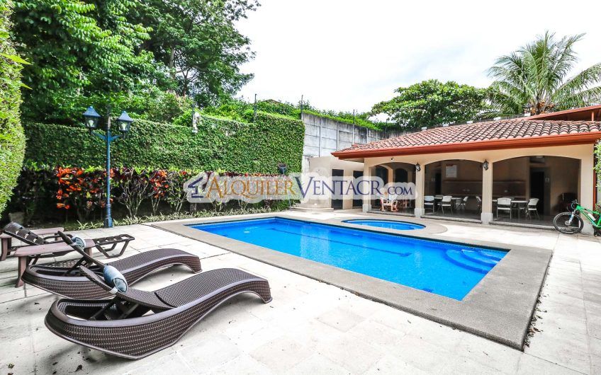 Condo de 4 habitaciones en Brasil de Mora Santa Ana
