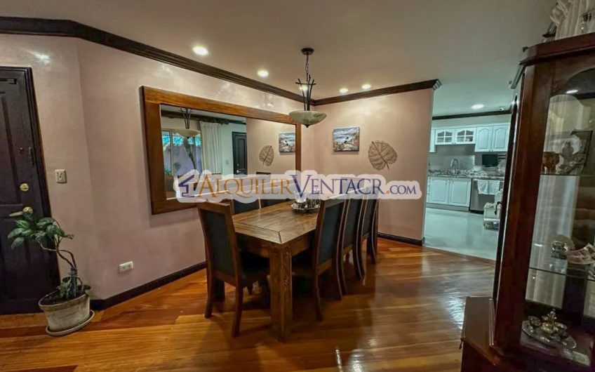 Condo de 349 m2 con jardín en Bello Horizonte Escazú