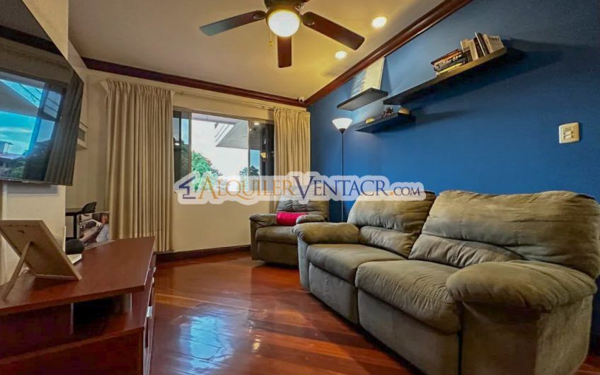 Condo de 349 m2 con jardín en Bello Horizonte Escazú