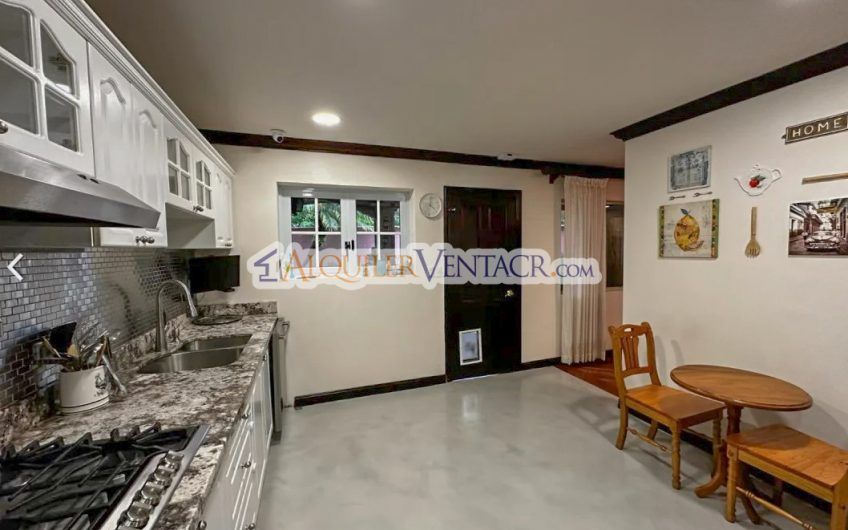 Condo de 349 m2 con jardín en Bello Horizonte Escazú