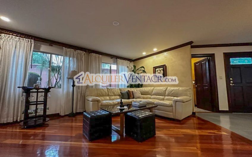 Condo de 349 m2 con jardín en Bello Horizonte Escazú