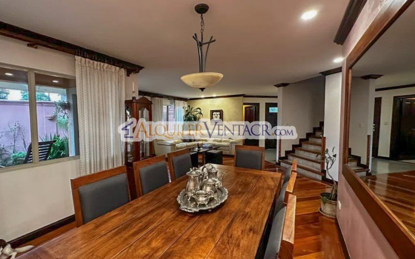 Condo de 349 m2 con jardín en Bello Horizonte Escazú