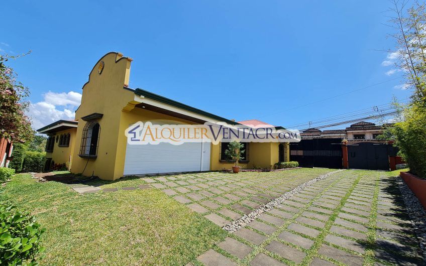 Casa de Un Nivel de 300 m2 con vista en San Antonio Escazú