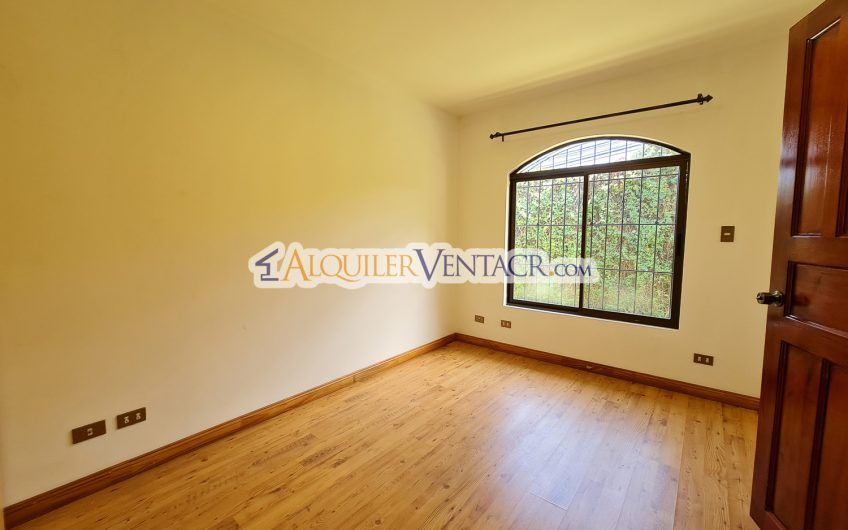 Casa de Un Nivel de 300 m2 con vista en San Antonio Escazú