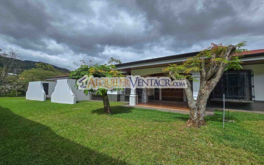 Casa de Un Nivel de 900 m2 y 3.500 m2 de lote con vistas en Escazú