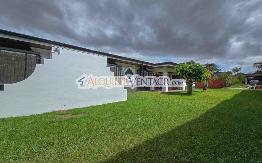 Casa de Un Nivel de 900 m2 y 3.500 m2 de lote con vistas en Escazú