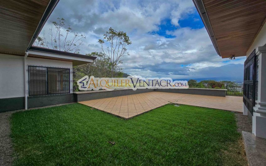 Casa de Un Nivel de 900 m2 y 3.500 m2 de lote con vistas en Escazú