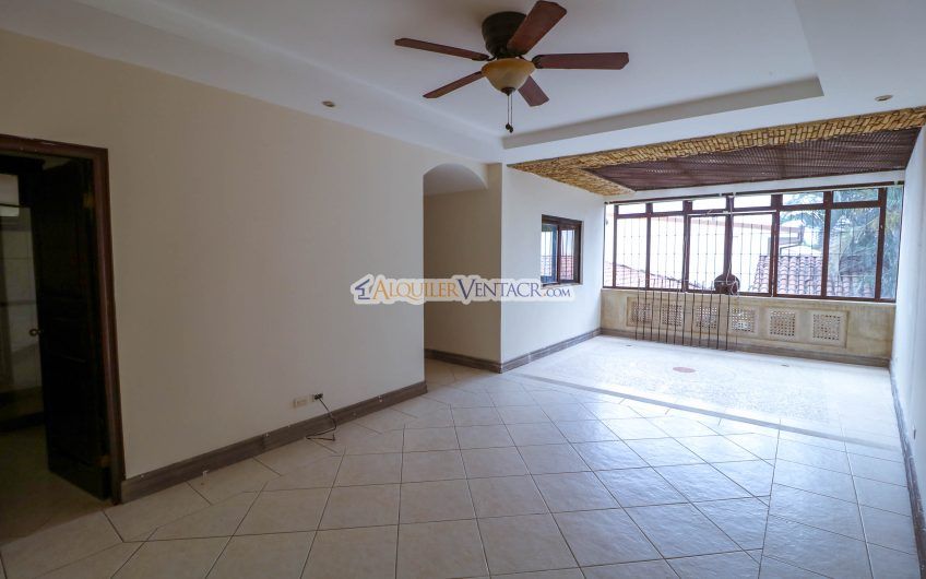 Casa Mediterránea de 400 m2 con 4 habit.+ de servicio en Santa Ana
