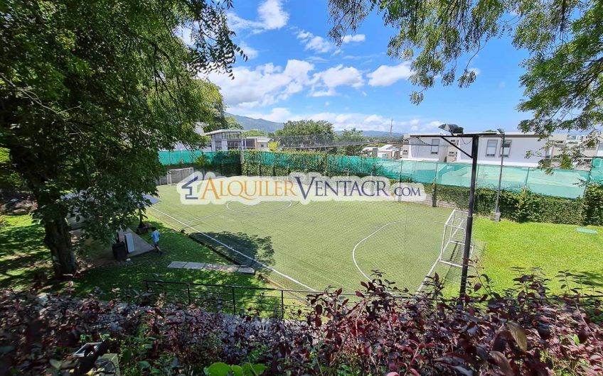 Villa Real Santa Ana! Lujosa casa de 350 m2 con 800 m2 de lote