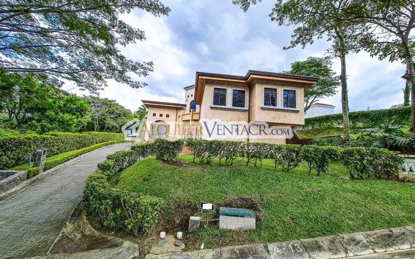 Villa Real Santa Ana! Lujosa casa de 350 m2 con 800 m2 de lote
