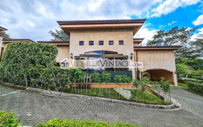 Villa Real Santa Ana! Lujosa casa de 350 m2 con 800 m2 de lote