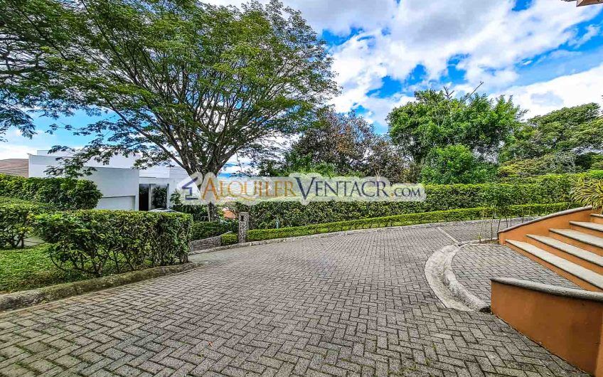 Villa Real Santa Ana! Lujosa casa de 350 m2 con 800 m2 de lote