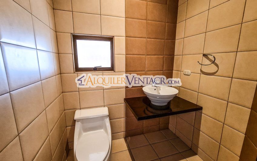 Villa Real Santa Ana! Lujosa casa de 350 m2 con 800 m2 de lote