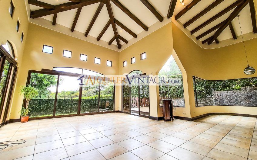 Villa Real Santa Ana! Lujosa casa de 350 m2 con 800 m2 de lote