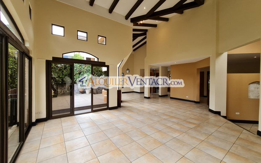 Villa Real Santa Ana! Lujosa casa de 350 m2 con 800 m2 de lote