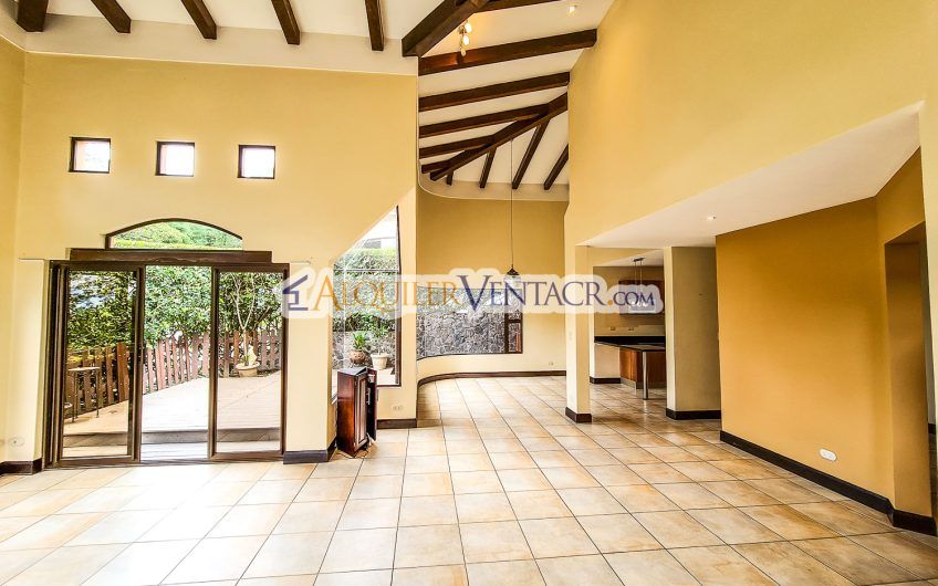 Villa Real Santa Ana! Lujosa casa de 350 m2 con 800 m2 de lote