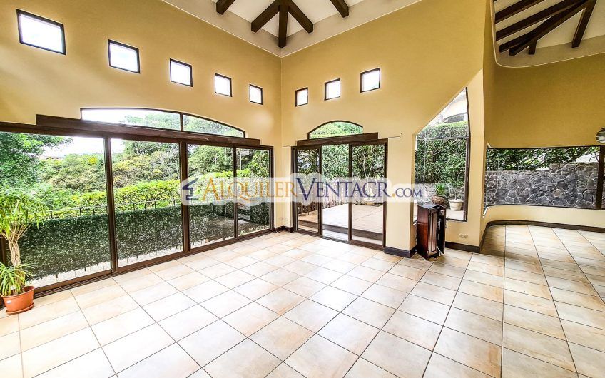 Villa Real Santa Ana! Lujosa casa de 350 m2 con 800 m2 de lote