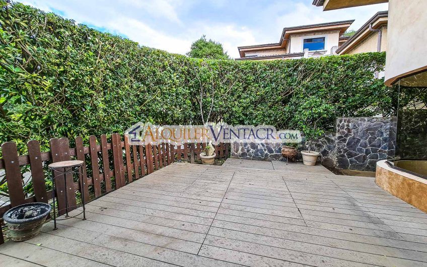 Villa Real Santa Ana! Lujosa casa de 350 m2 con 800 m2 de lote