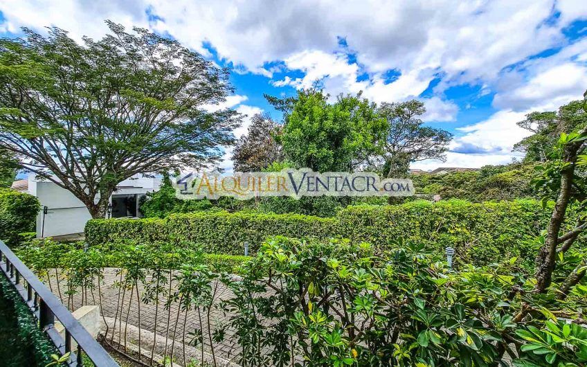 Villa Real Santa Ana! Lujosa casa de 350 m2 con 800 m2 de lote