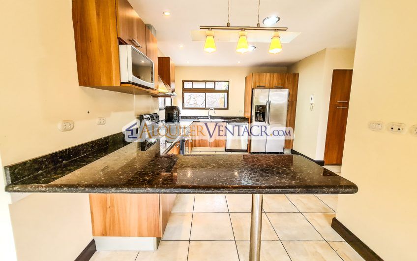 Villa Real Santa Ana! Lujosa casa de 350 m2 con 800 m2 de lote