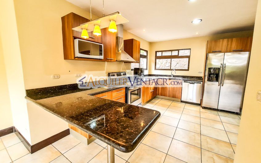 Villa Real Santa Ana! Lujosa casa de 350 m2 con 800 m2 de lote