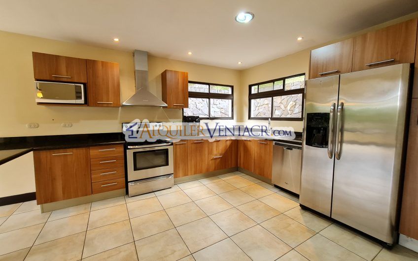 Villa Real Santa Ana! Lujosa casa de 350 m2 con 800 m2 de lote
