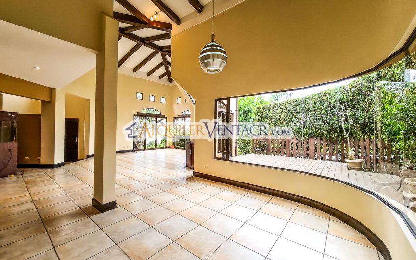 Villa Real Santa Ana! Lujosa casa de 350 m2 con 800 m2 de lote