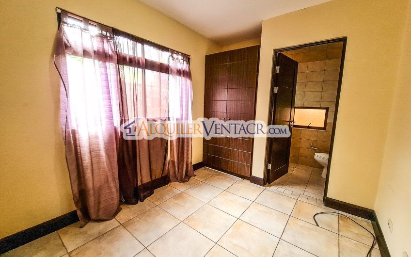 Villa Real Santa Ana! Lujosa casa de 350 m2 con 800 m2 de lote