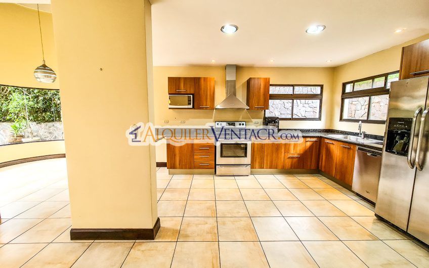 Villa Real Santa Ana! Lujosa casa de 350 m2 con 800 m2 de lote