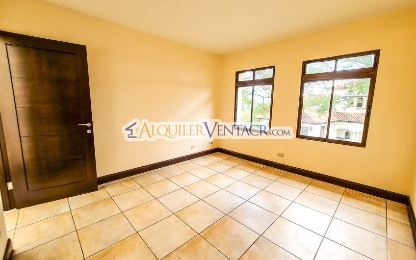 Villa Real Santa Ana! Lujosa casa de 350 m2 con 800 m2 de lote
