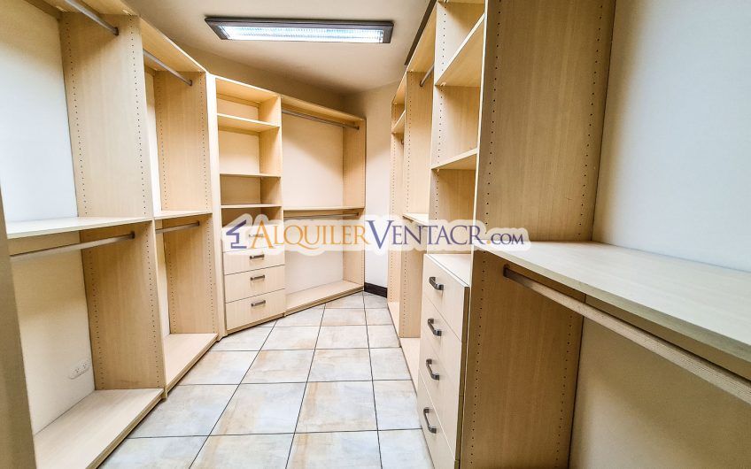 Villa Real Santa Ana! Lujosa casa de 350 m2 con 800 m2 de lote