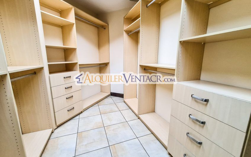 Villa Real Santa Ana! Lujosa casa de 350 m2 con 800 m2 de lote
