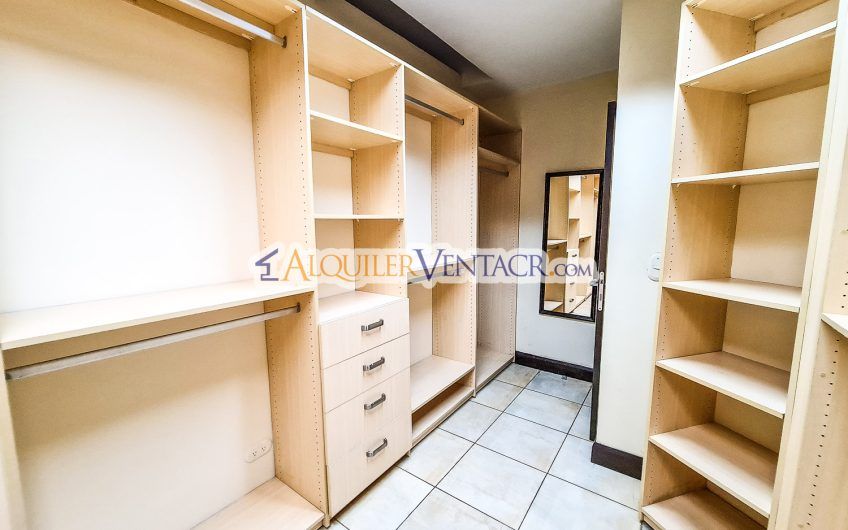 Villa Real Santa Ana! Lujosa casa de 350 m2 con 800 m2 de lote