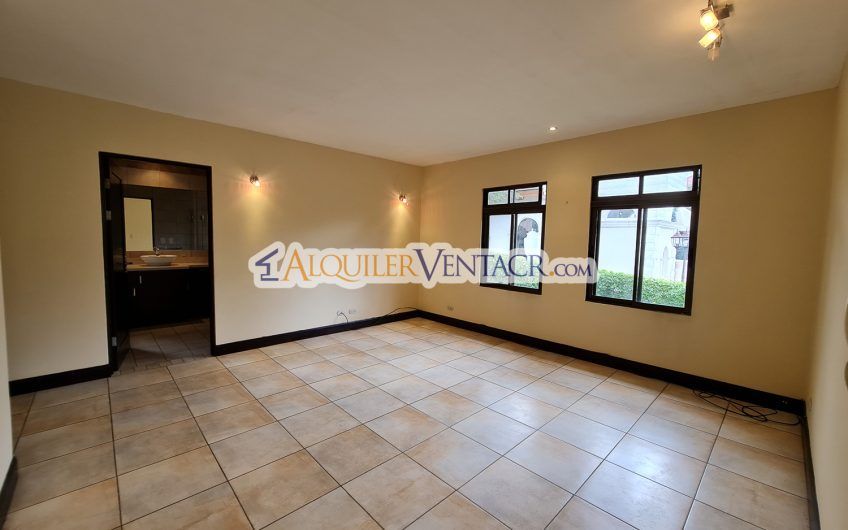 Villa Real Santa Ana! Lujosa casa de 350 m2 con 800 m2 de lote