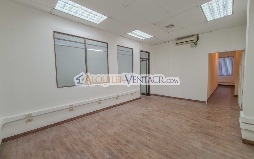 Oficina o Local Comercial de 300 m2 en Sabana Oeste x La Pops y Ucimed