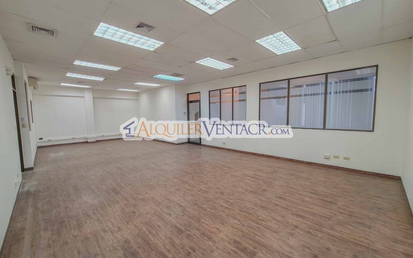 Oficina o Local Comercial de 300 m2 en Sabana Oeste x La Pops y Ucimed