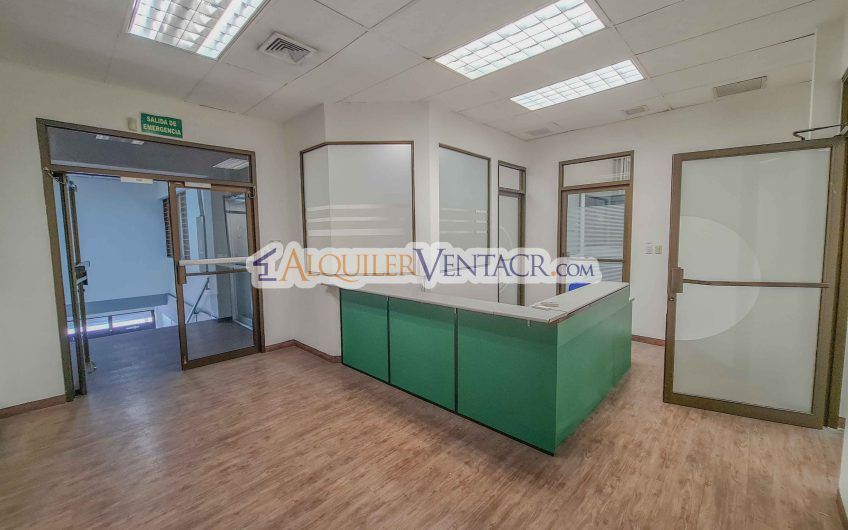Oficina o Local Comercial de 300 m2 en Sabana Oeste x La Pops y Ucimed
