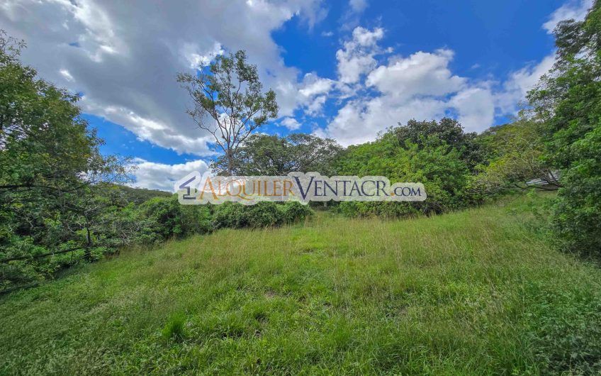 Lote de 1.706 m2 con vista en Villa Real Santa Ana