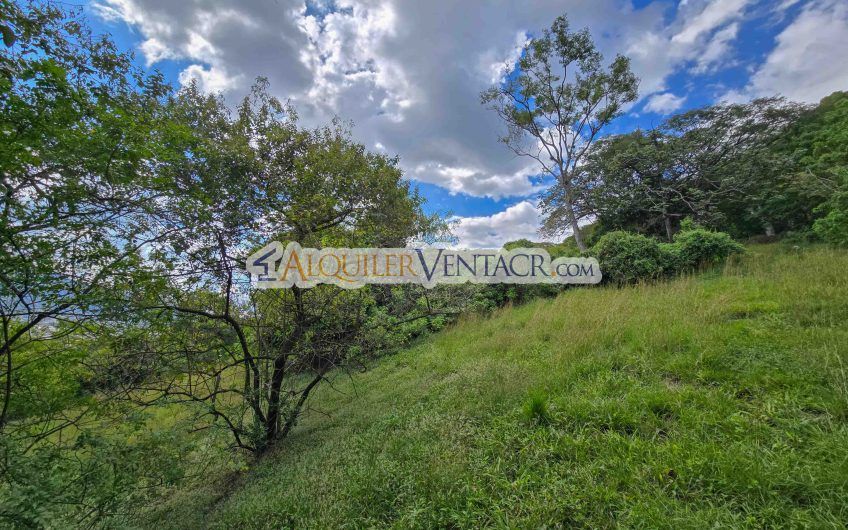 Lote de 1.706 m2 con vista en Villa Real Santa Ana