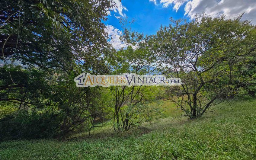 Lote de 1.706 m2 con vista en Villa Real Santa Ana
