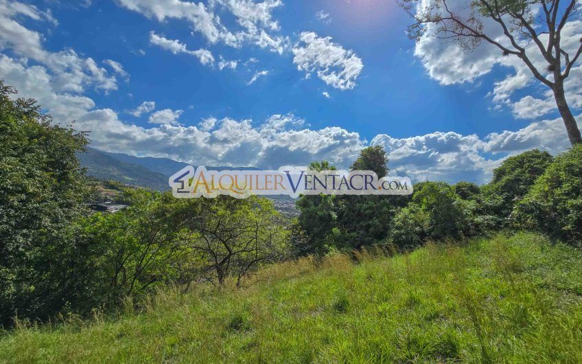 Lote de 1.706 m2 con vista en Villa Real Santa Ana