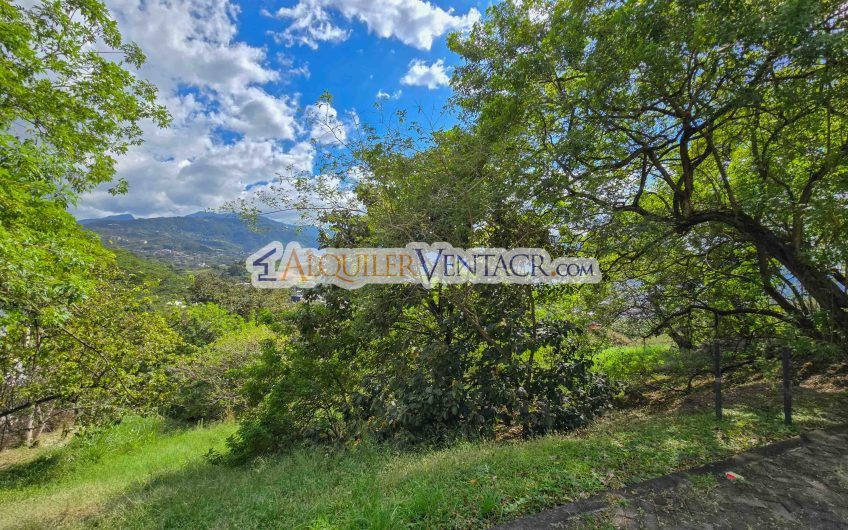 Lote de 1.706 m2 con vista en Villa Real Santa Ana