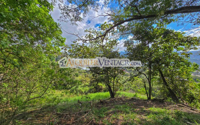 Lote de 1.706 m2 con vista en Villa Real Santa Ana
