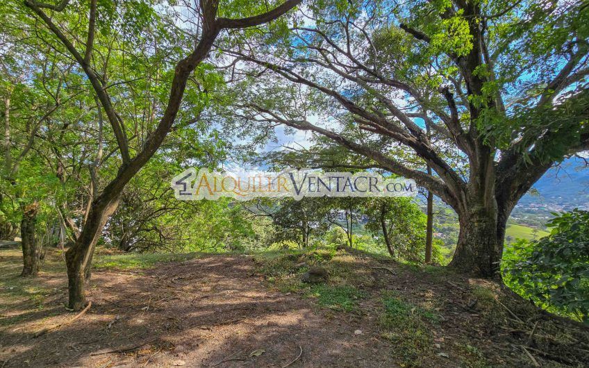 Lote de 1.706 m2 con vista en Villa Real Santa Ana