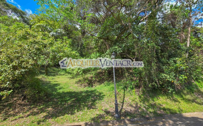 Villa Real Santa Ana! Lote de 1.430 m2 con vista