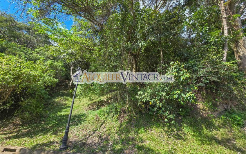 Villa Real Santa Ana! Lote de 1.430 m2 con vista
