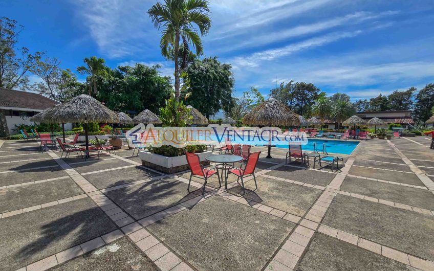 Hacienda Los Reyes La Guácima! Casa de Un Nivel con 1.252 m2 de lote