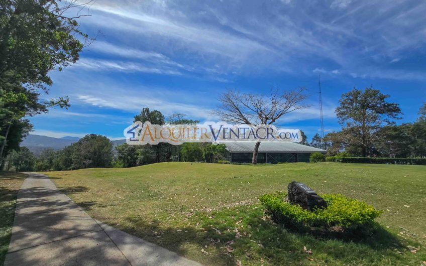 Hacienda Los Reyes La Guácima! Casa de Un Nivel con 1.252 m2 de lote