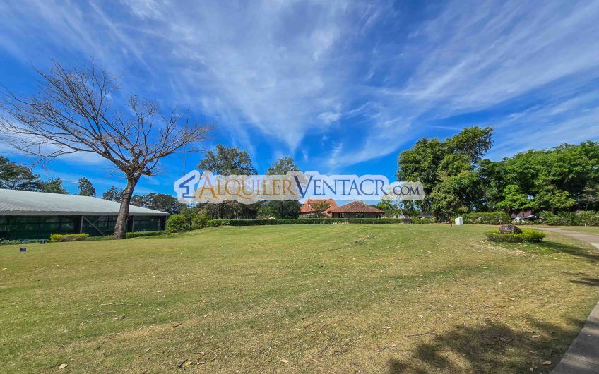 Hacienda Los Reyes La Guácima! Casa de Un Nivel con 1.252 m2 de lote