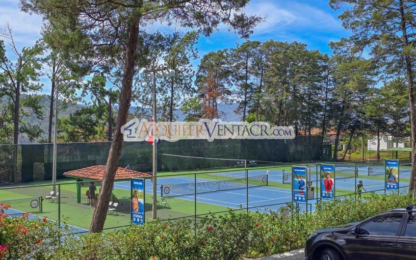 Hacienda Los Reyes La Guácima! Casa de Un Nivel con 1.252 m2 de lote